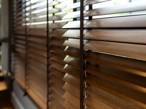 How to Choose Between Faux or Real Wood Blinds