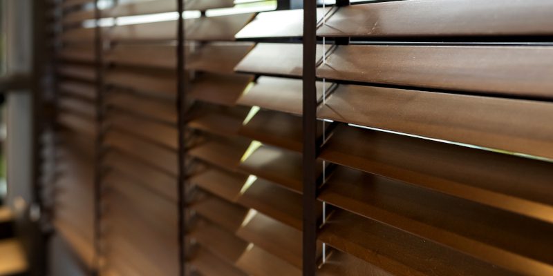 How to Choose Between Faux or Real Wood Blinds